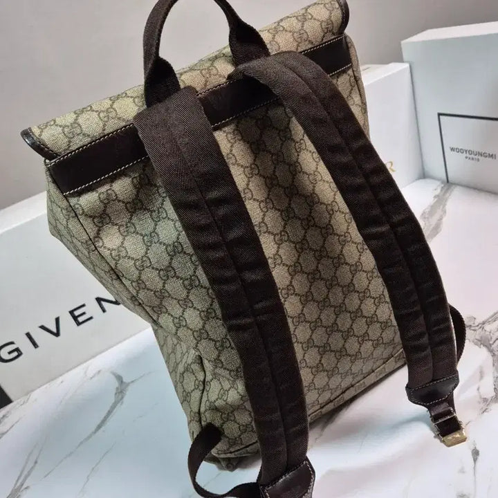[BUNJANG] Gucci GG Supreme Canvas Backpack / (정품) 구찌 GG 수프림 캔버스 플랩 백팩 가방