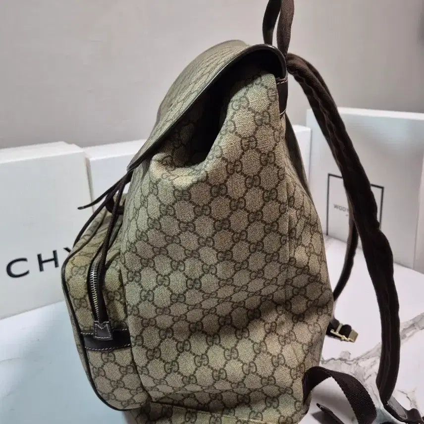 [BUNJANG] Gucci GG Supreme Canvas Backpack / (정품) 구찌 GG 수프림 캔버스 플랩 백팩 가방
