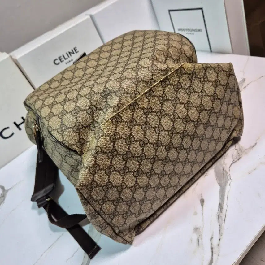 [BUNJANG] Gucci GG Supreme Canvas Backpack / (정품) 구찌 GG 수프림 캔버스 플랩 백팩 가방
