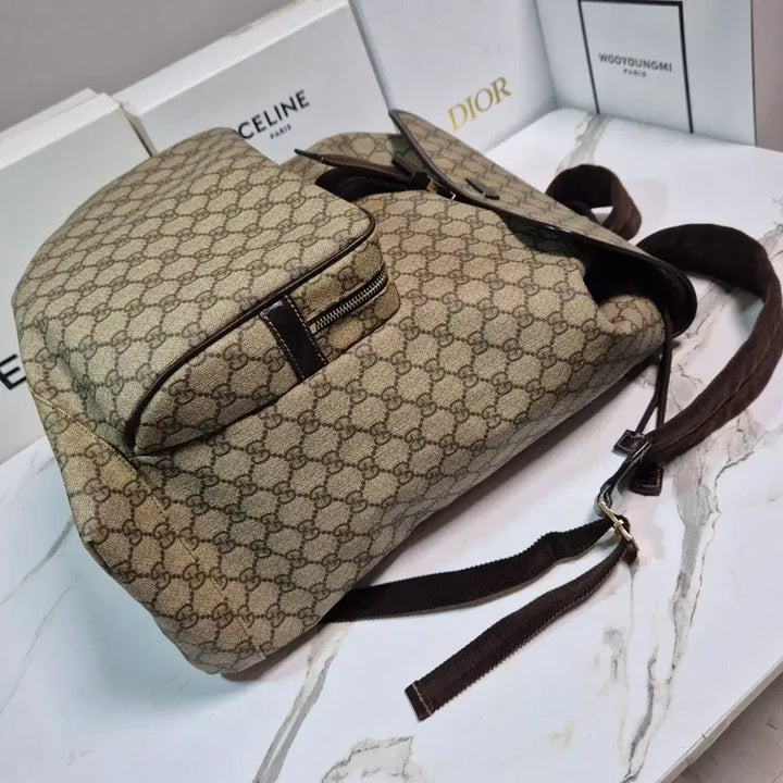 [BUNJANG] Gucci GG Supreme Canvas Backpack / (정품) 구찌 GG 수프림 캔버스 플랩 백팩 가방