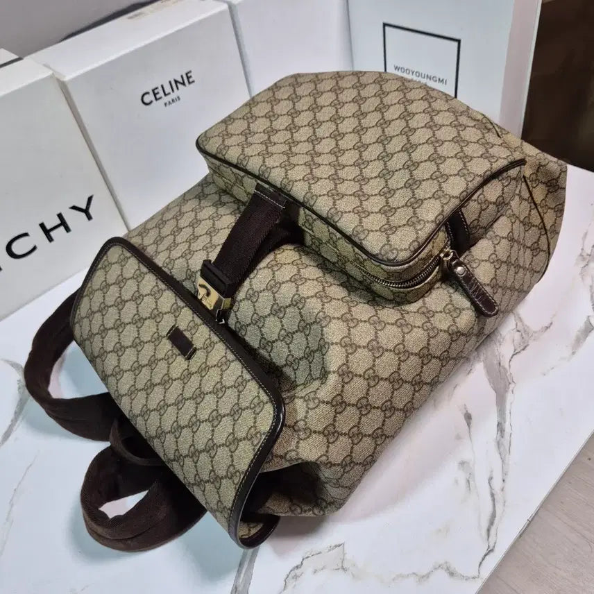 [BUNJANG] Gucci GG Supreme Canvas Backpack / (정품) 구찌 GG 수프림 캔버스 플랩 백팩 가방