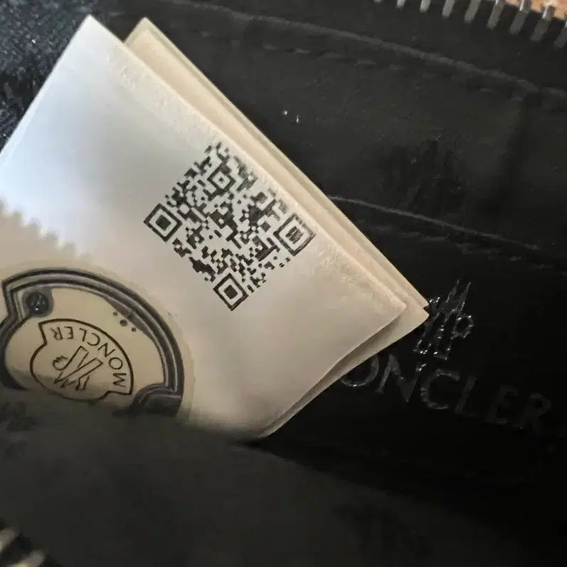 [BUNJANG] Moncler Crossbody Bag Limited Edition / 몽클레어 크로스백 새상품급 한정판