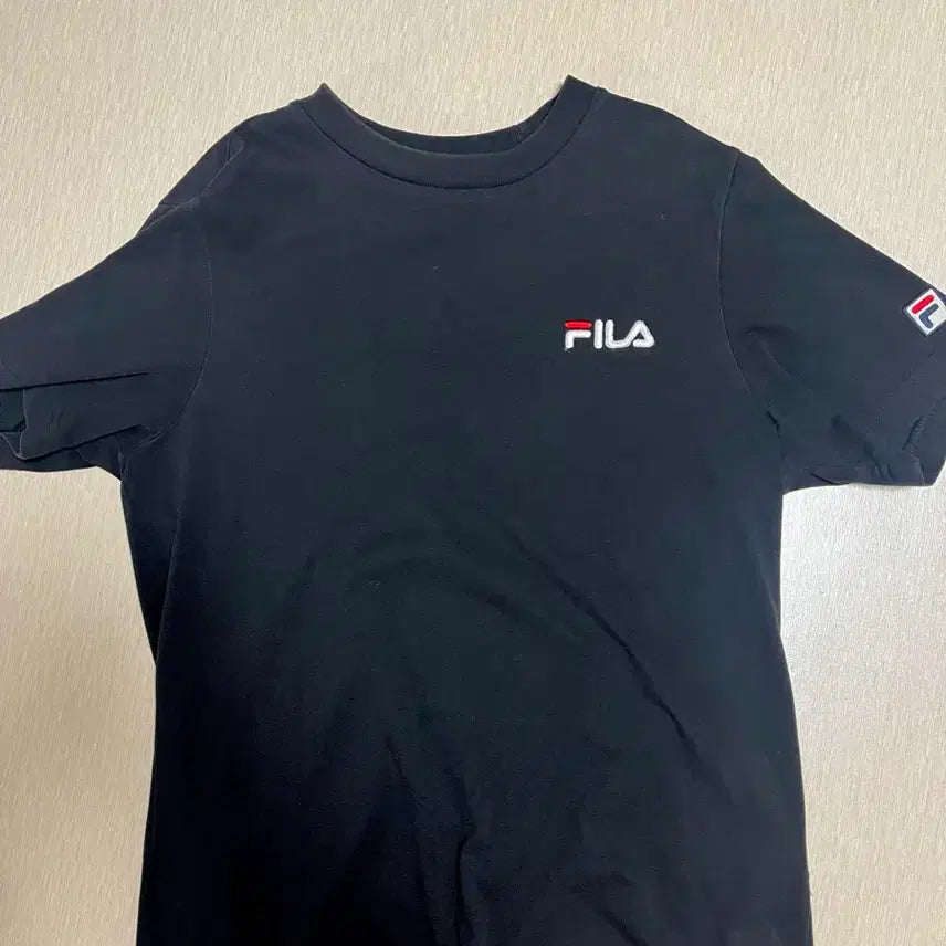 [BUNJANG] 휠라 FILA 블랙 반팔 티셔츠 / 휠라 FILA 블랙 반팔 티셔츠