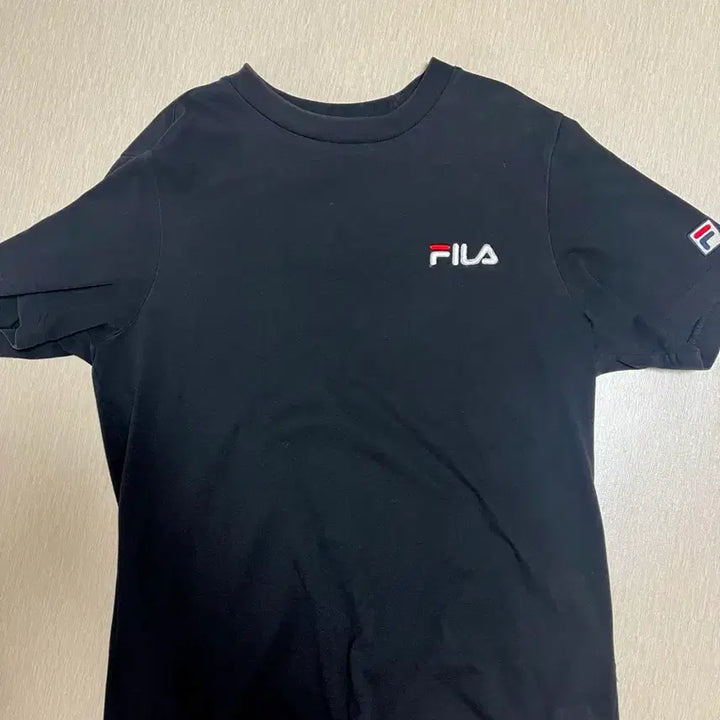 [BUNJANG] 휠라 FILA 블랙 반팔 티셔츠 / 휠라 FILA 블랙 반팔 티셔츠