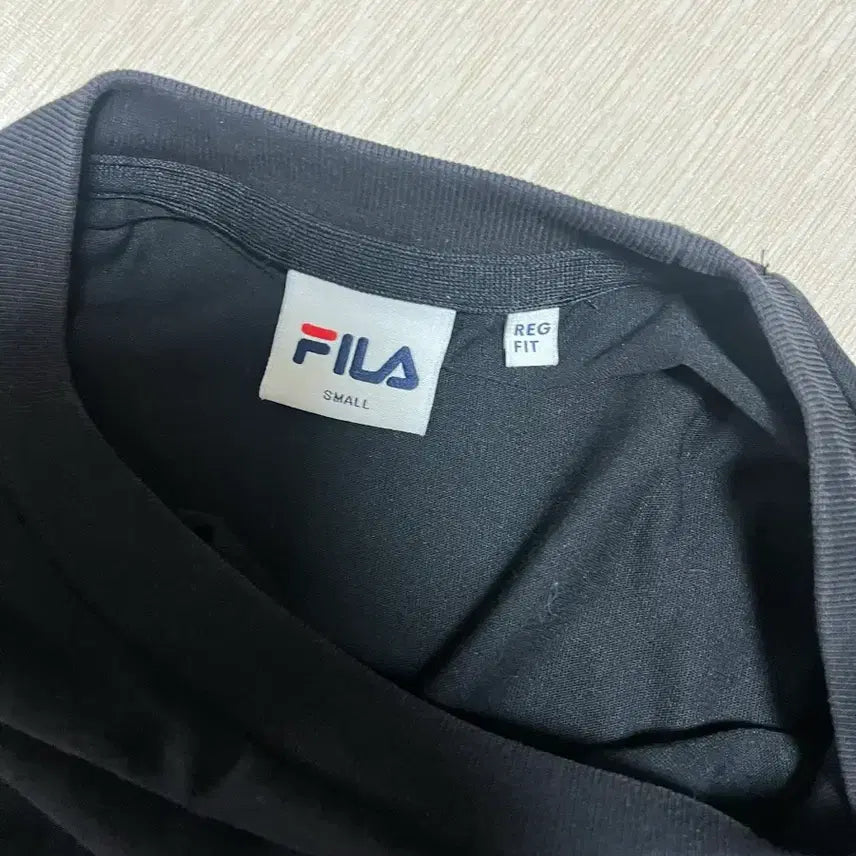 [BUNJANG] 휠라 FILA 블랙 반팔 티셔츠 / 휠라 FILA 블랙 반팔 티셔츠