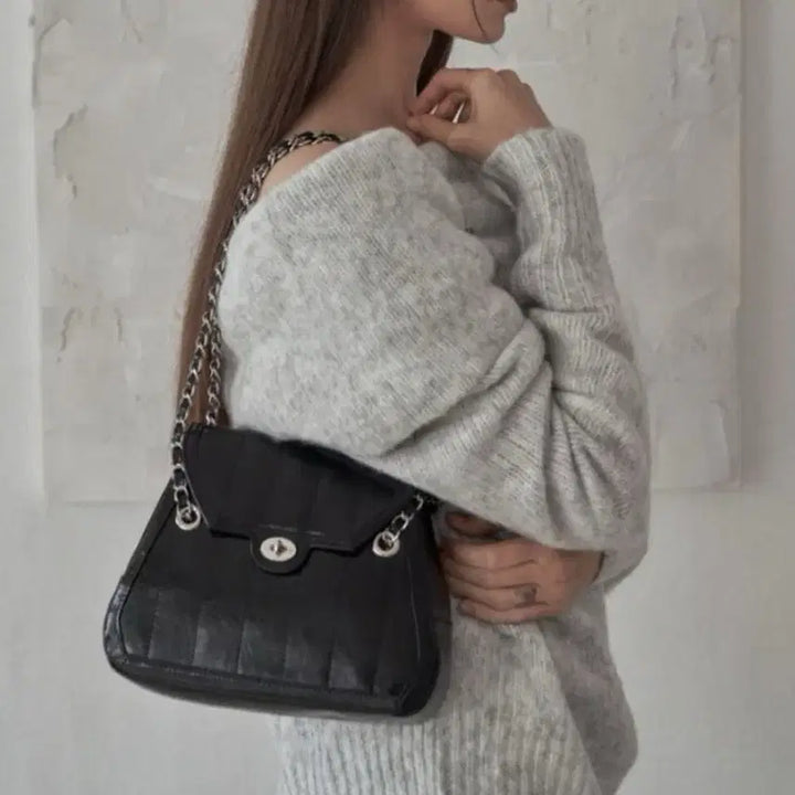 [BUNJANG] Cardinal Red Aulo Bag - Black / 카디널레드 아울로백 블랙