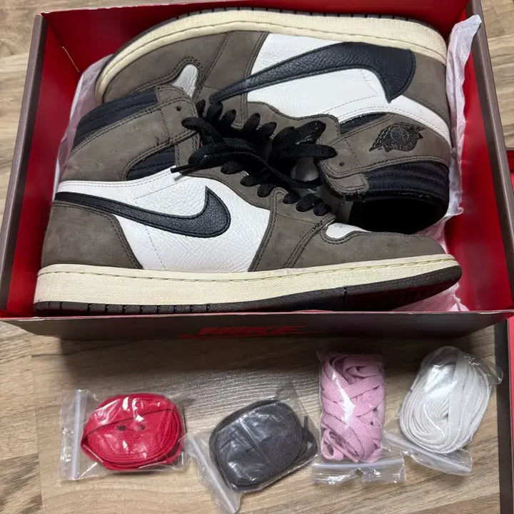 [SOLD OUT] 판매)나이키 에어조던1 트래비스 스캇 모카 270 풀구성
