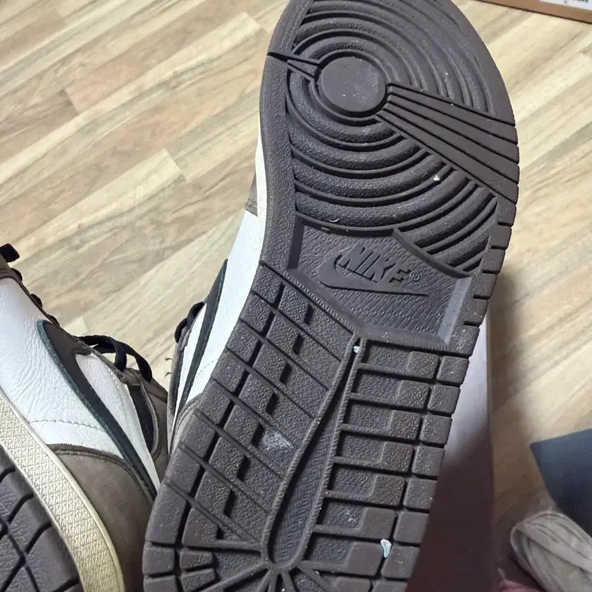 [SOLD OUT] 판매)나이키 에어조던1 트래비스 스캇 모카 270 풀구성
