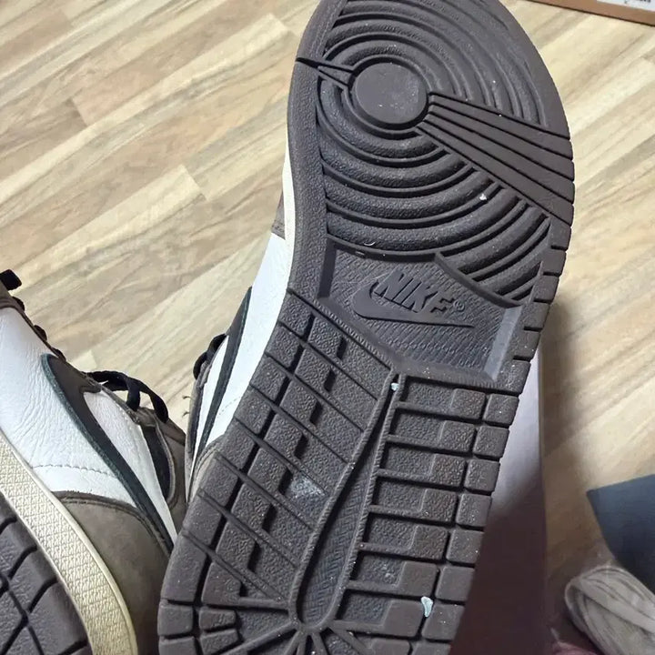 [SOLD OUT] 판매)나이키 에어조던1 트래비스 스캇 모카 270 풀구성