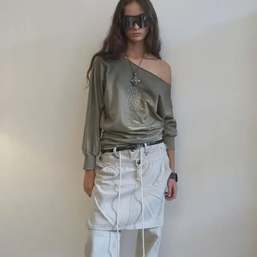 [BUNJANG] Sculptor Protective Off-Shoulder Tee Khaki / 스컬프터 보호 오프숄더 티 카키