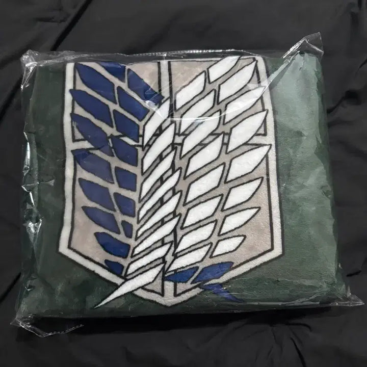 [BUNJANG] Frank Burger Attack on Titan Survey Corps Cape Blanket / 프랭크버거 진격의 거인 조사병단 망토 담요
