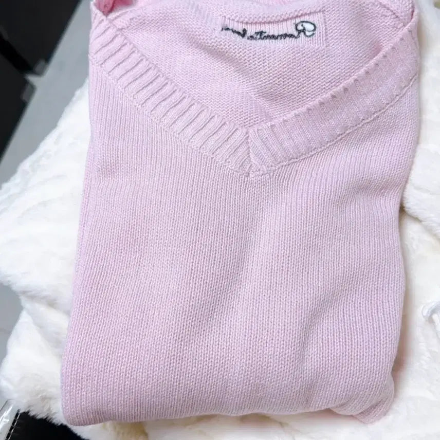 [BUNJANG] V-Neck Loose Fit Long Sleeve Knit / 브이넥 루즈핏 긴팔 니트 새상품