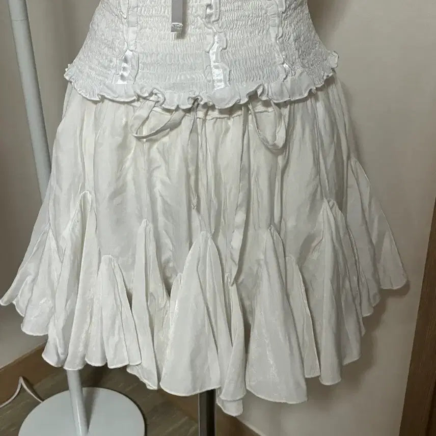 [BUNJANG] White Shirred Blouse &amp; Skirt Set / 화이트 셔링 블라우스 &amp; 스커트 세트