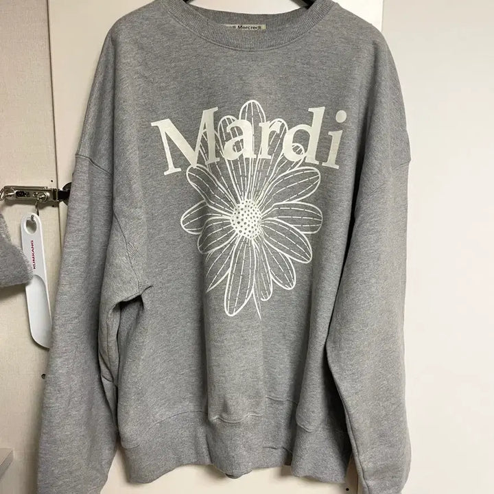 [BUNJANG] Mardi Mercredi Flower Sweatshirt Grey / 마르디 메크르디 플라워 맨투맨 그레이