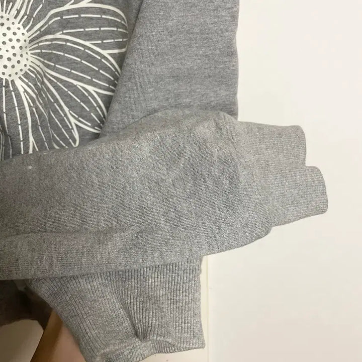 [BUNJANG] Mardi Mercredi Flower Sweatshirt Grey / 마르디 메크르디 플라워 맨투맨 그레이
