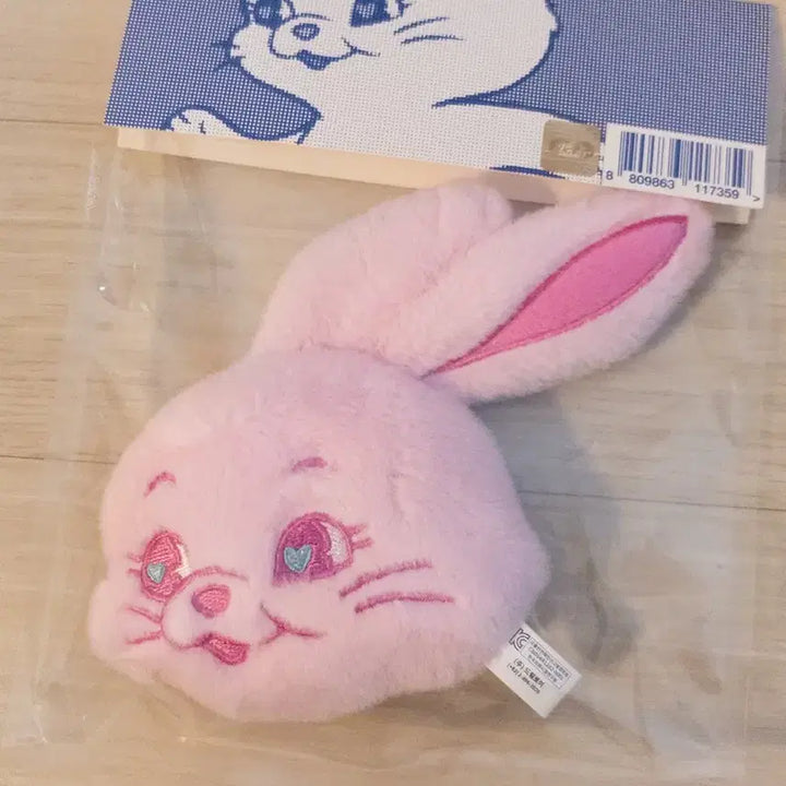 [SOLD OUT] 뉴진스 하니 플러피 키링 핑크 미개봉