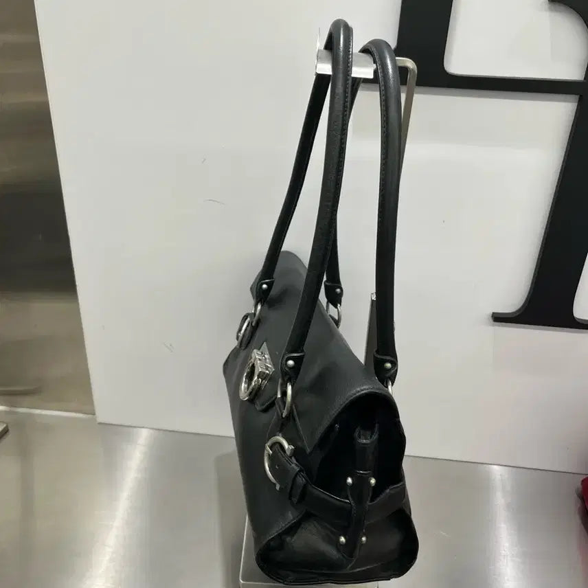[SOLD OUT] 페라가모 블랙 레더 토트백