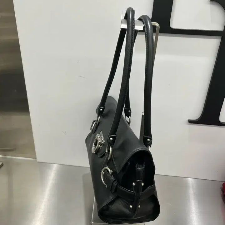 [SOLD OUT] 페라가모 블랙 레더 토트백