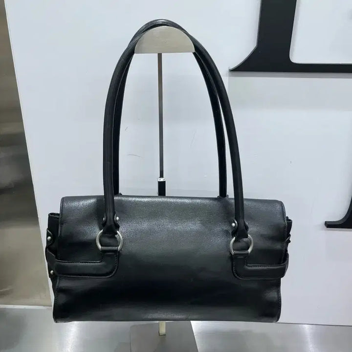 [SOLD OUT] 페라가모 블랙 레더 토트백