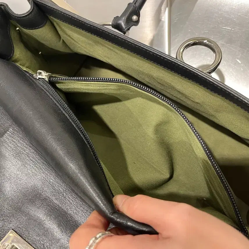 [SOLD OUT] 페라가모 블랙 레더 토트백