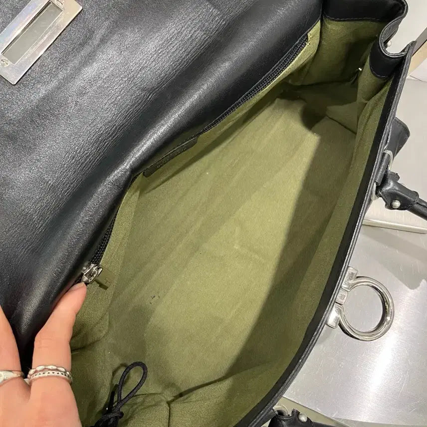 [SOLD OUT] 페라가모 블랙 레더 토트백
