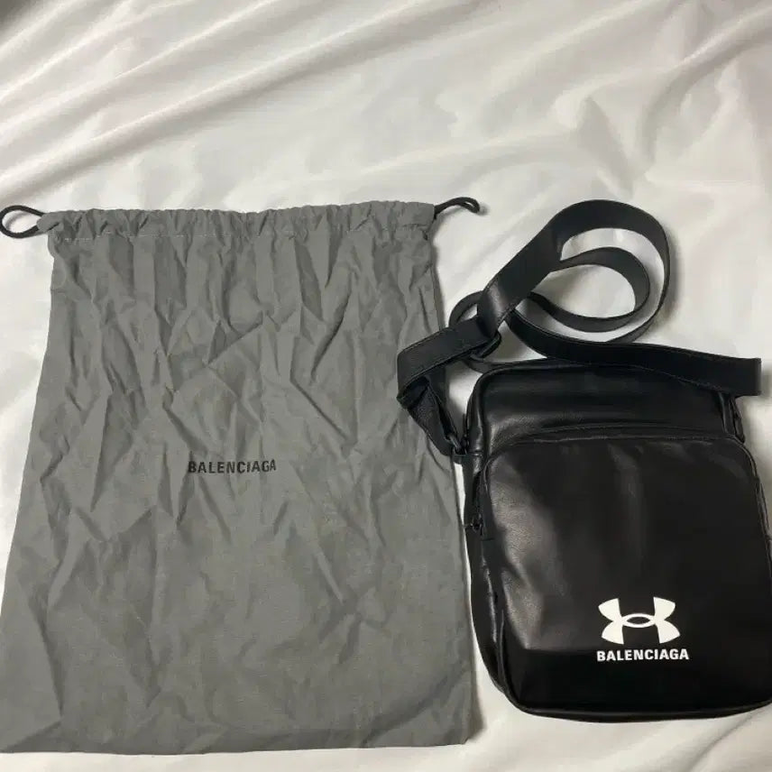 [BUNJANG] Balenciaga Black Crossbody Bag / 발렌시아가 블랙 크로스백