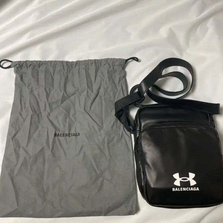 [BUNJANG] Balenciaga Black Crossbody Bag / 발렌시아가 블랙 크로스백
