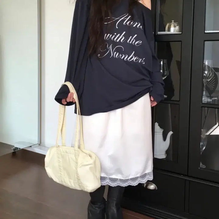 [BUNJANG] Abang Dew Lettering Off Shoulder Long Sleeve T-Shirt / 아방듀 레터 오프숄더 원숄더 롱슬리브 레터링 긴팔티