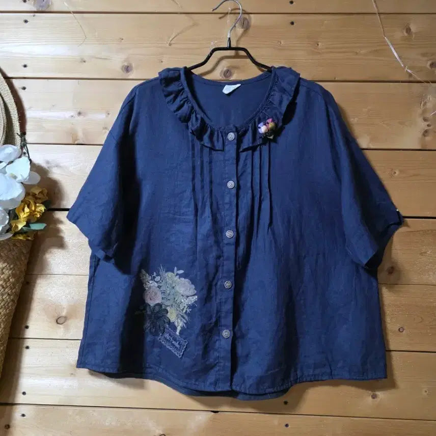 [BUNJANG] Mishra Navy Blue Collared Shirt with Corsage / 미쉘리  네이비컬 귀여운셔츠(코사지 코디용