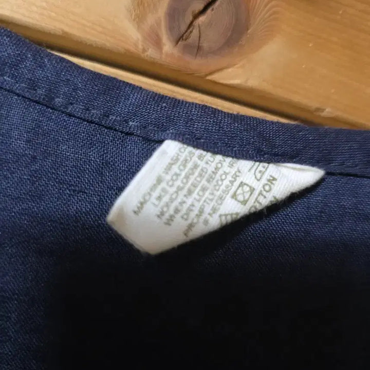 [BUNJANG] Mishra Navy Blue Collared Shirt with Corsage / 미쉘리  네이비컬 귀여운셔츠(코사지 코디용