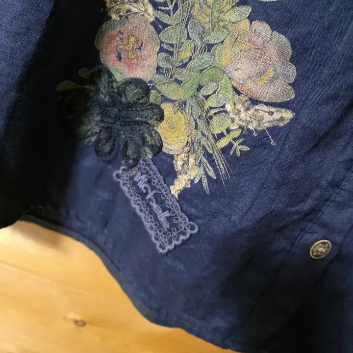 [BUNJANG] Mishra Navy Blue Collared Shirt with Corsage / 미쉘리  네이비컬 귀여운셔츠(코사지 코디용