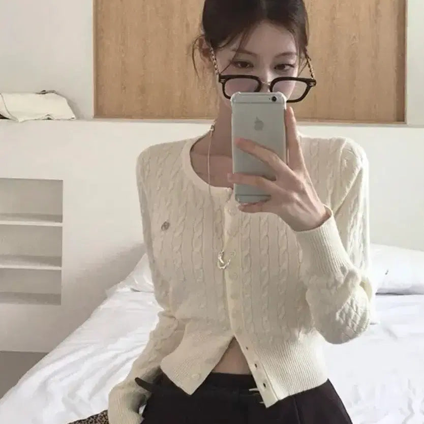 [BUNJANG] Hollie Cable Knit Cropped Cardigan / 홀리 꽈배기 허리잘록 가디건