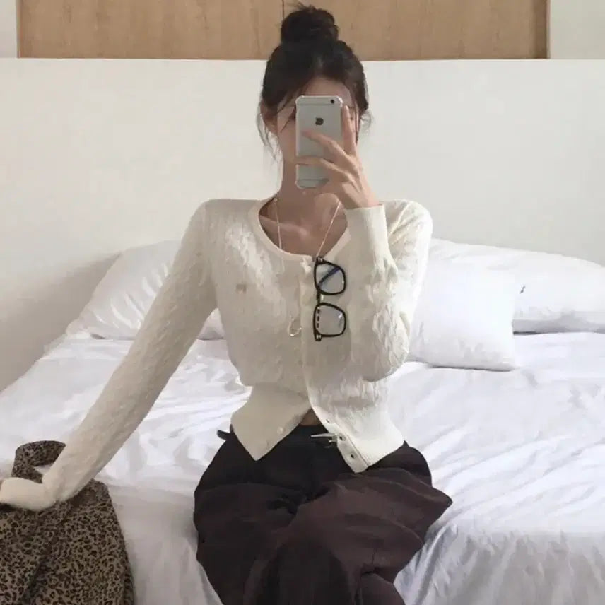 [BUNJANG] Hollie Cable Knit Cropped Cardigan / 홀리 꽈배기 허리잘록 가디건