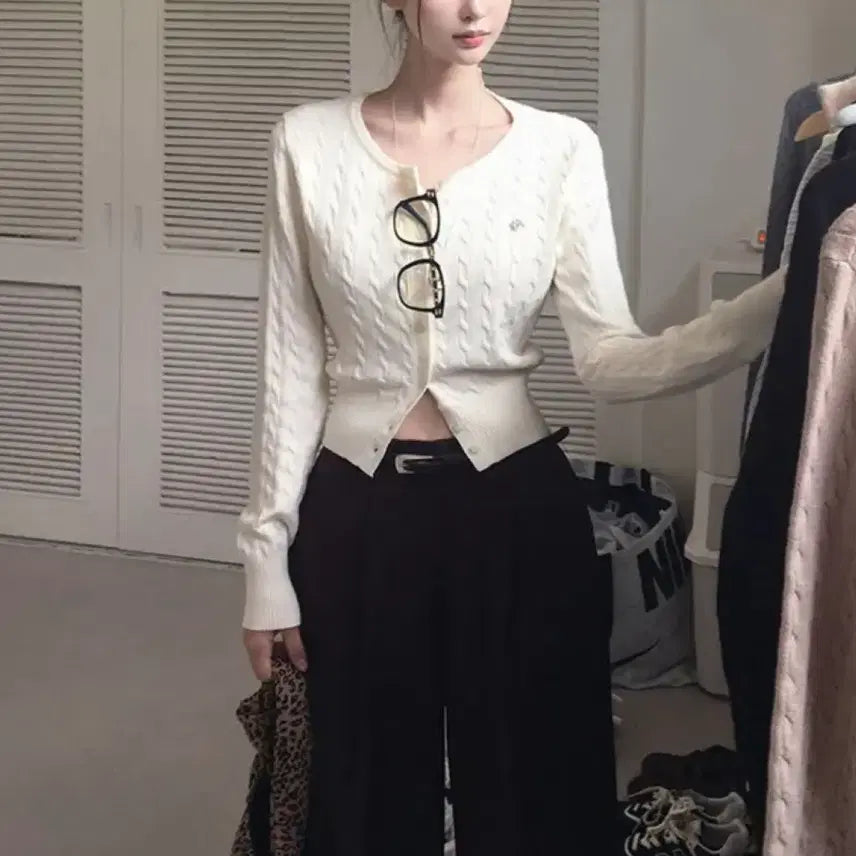 [BUNJANG] Hollie Cable Knit Cropped Cardigan / 홀리 꽈배기 허리잘록 가디건