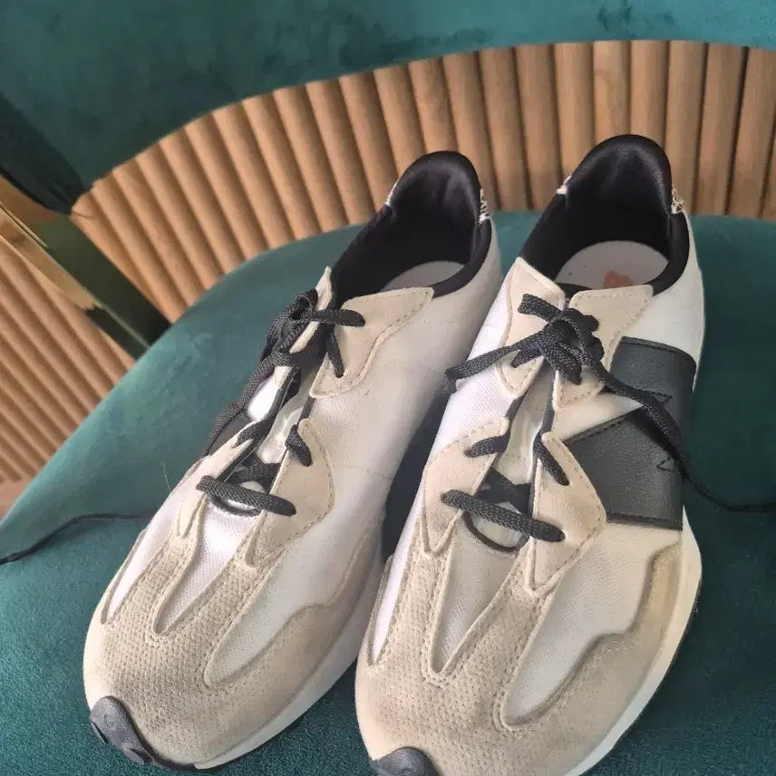 [BUNJANG] New Balance 327 Sneakers 250mm / 뉴발란스 327 운동화 250mm 사이즈
