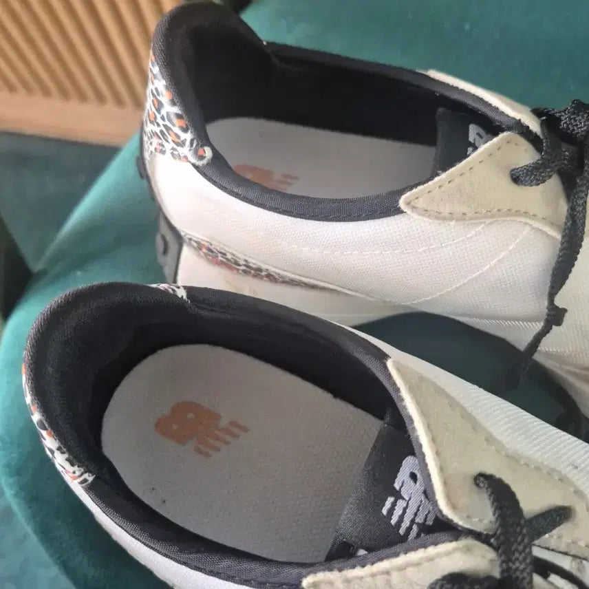 [BUNJANG] New Balance 327 Sneakers 250mm / 뉴발란스 327 운동화 250mm 사이즈