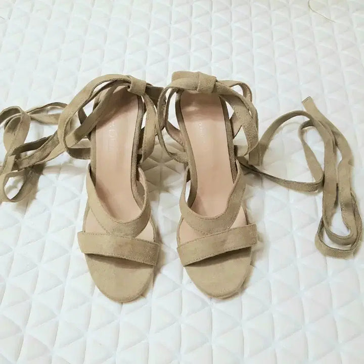 [BUNJANG] Leather Heeled Sandals / 240 미착용 새상품 여성 가죽 샌들 구두 신발 샌달 하이힐 여자 새제품