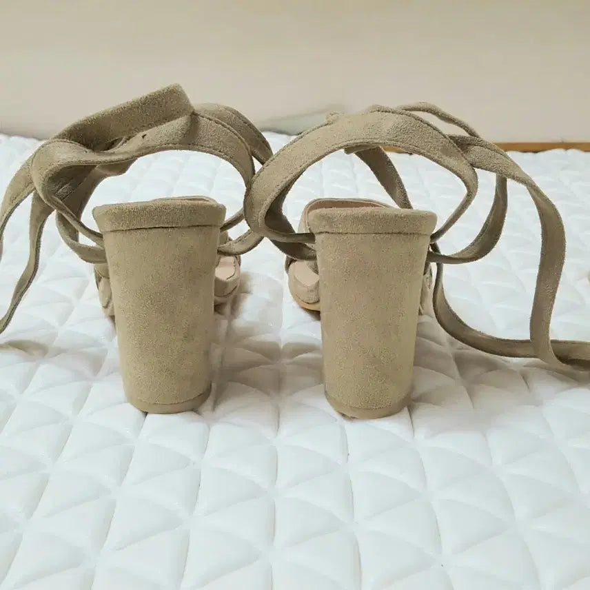 [BUNJANG] Leather Heeled Sandals / 240 미착용 새상품 여성 가죽 샌들 구두 신발 샌달 하이힐 여자 새제품