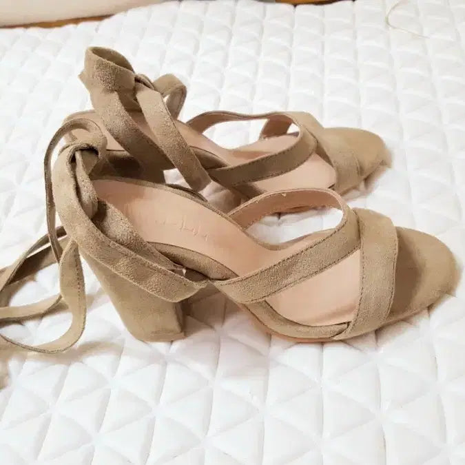 [BUNJANG] Leather Heeled Sandals / 240 미착용 새상품 여성 가죽 샌들 구두 신발 샌달 하이힐 여자 새제품