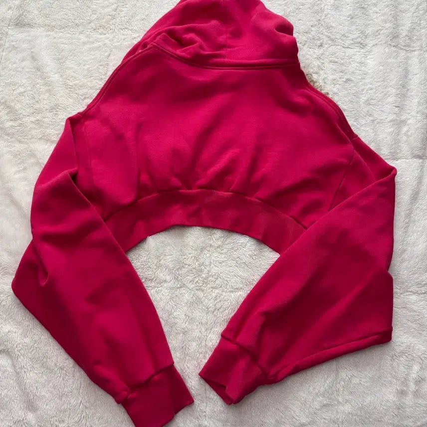 [BUNJANG] Cherrykuri Cropped Fake Fur Hoodie / 체리퀴리 퍼 크롭 후드티
