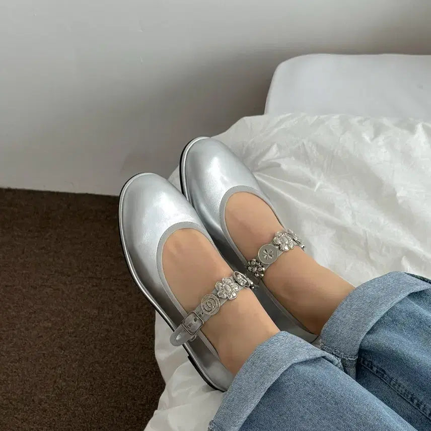 [BUNJANG] Silver Embellished Strap Flat Shoes / (30,35,40,55))실버 장식 스트랩 플랫슈즈 5025