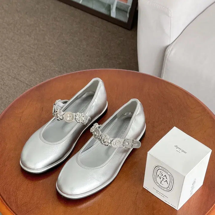 [BUNJANG] Silver Embellished Strap Flat Shoes / (30,35,40,55))실버 장식 스트랩 플랫슈즈 5025