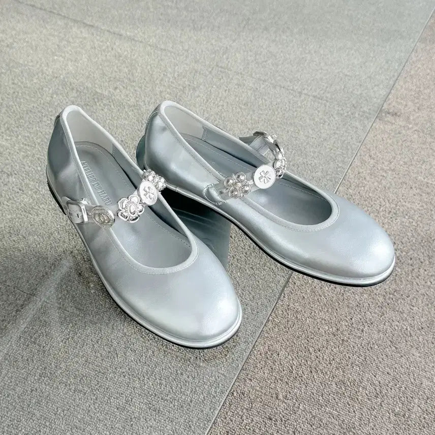 [BUNJANG] Silver Embellished Strap Flat Shoes / (30,35,40,55))실버 장식 스트랩 플랫슈즈 5025