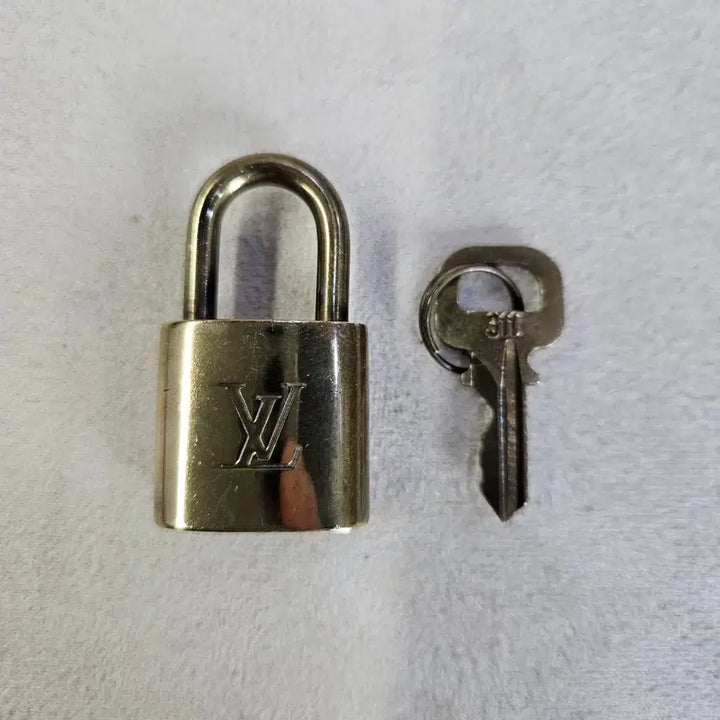 [BUNJANG] Louis Vuitton Lock (Model 311) - Authentic / 루이비통 가방 자물쇠 [311번] 정품