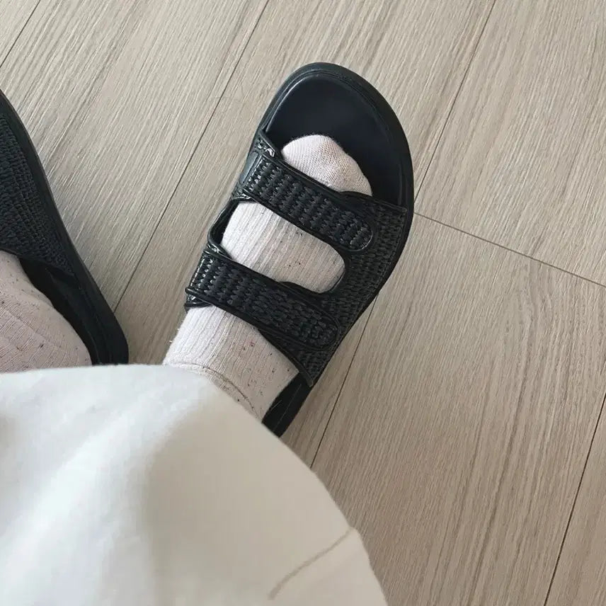 [SOLD OUT] (25,30,35,50)블랙 라탄 스트랩 슬리퍼 5032