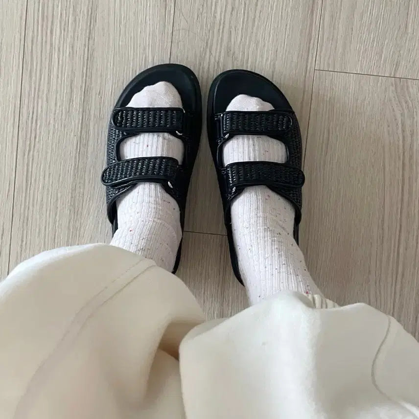 [SOLD OUT] (25,30,35,50)블랙 라탄 스트랩 슬리퍼 5032