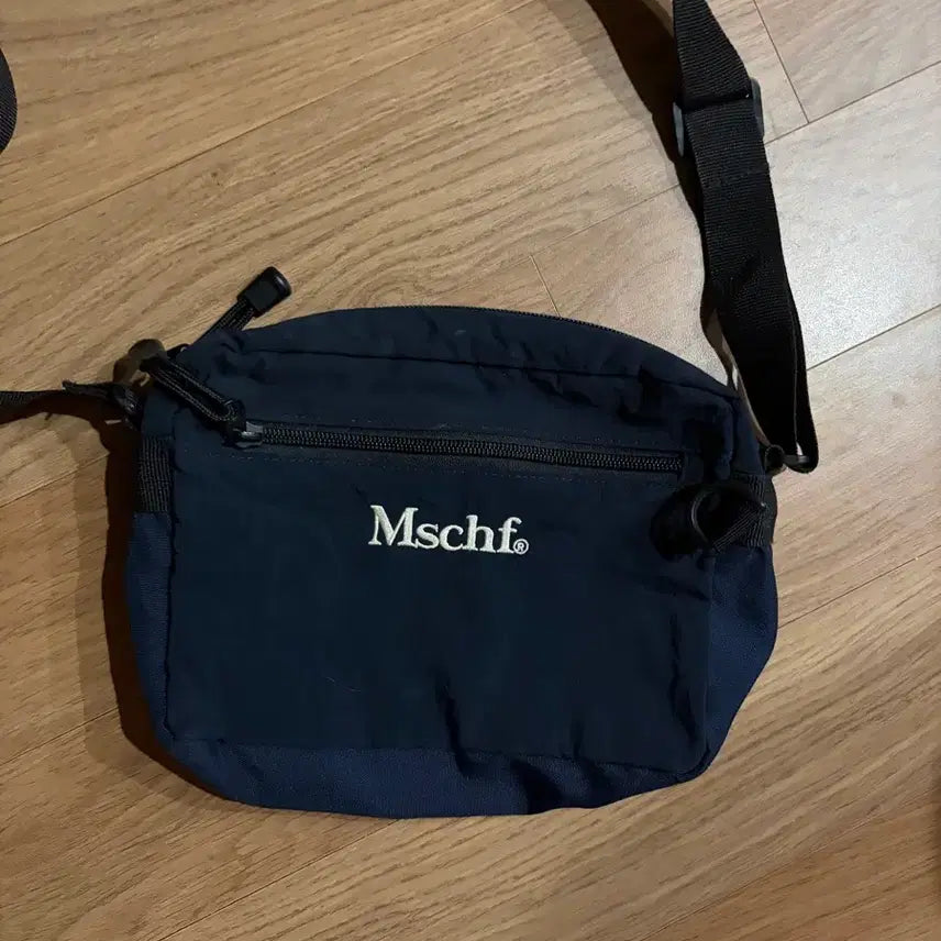 [BUNJANG] Mischief Crossbody Bag / 미스치프 크로스백