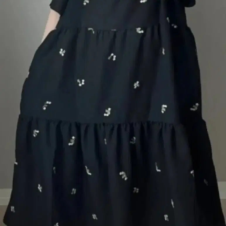 [BUNJANG] Black Floral Embroidered Ruffle Long Dress / 블랙 플라워 자수 캉캉 롱 원피스(새상품)