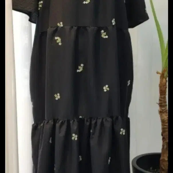 [BUNJANG] Black Floral Embroidered Ruffle Long Dress / 블랙 플라워 자수 캉캉 롱 원피스(새상품)