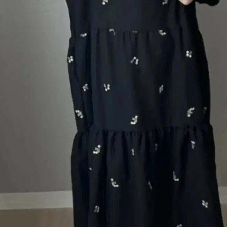 [BUNJANG] Black Floral Embroidered Ruffle Long Dress / 블랙 플라워 자수 캉캉 롱 원피스(새상품)